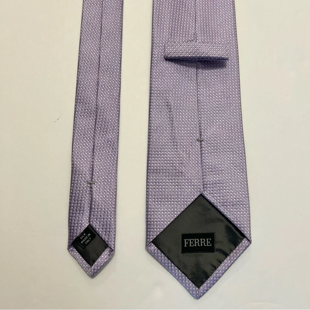 Ferre, 100% Silk, Made in Italy,‎ Elegant Purple Tie